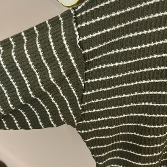 Rue+ Waffle Knit V-Neck Top - Picture 5 of 6